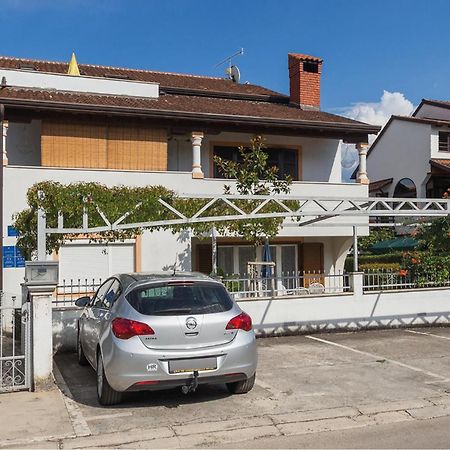 1 Bedroom Beautiful Apartment In Porec Exterior photo