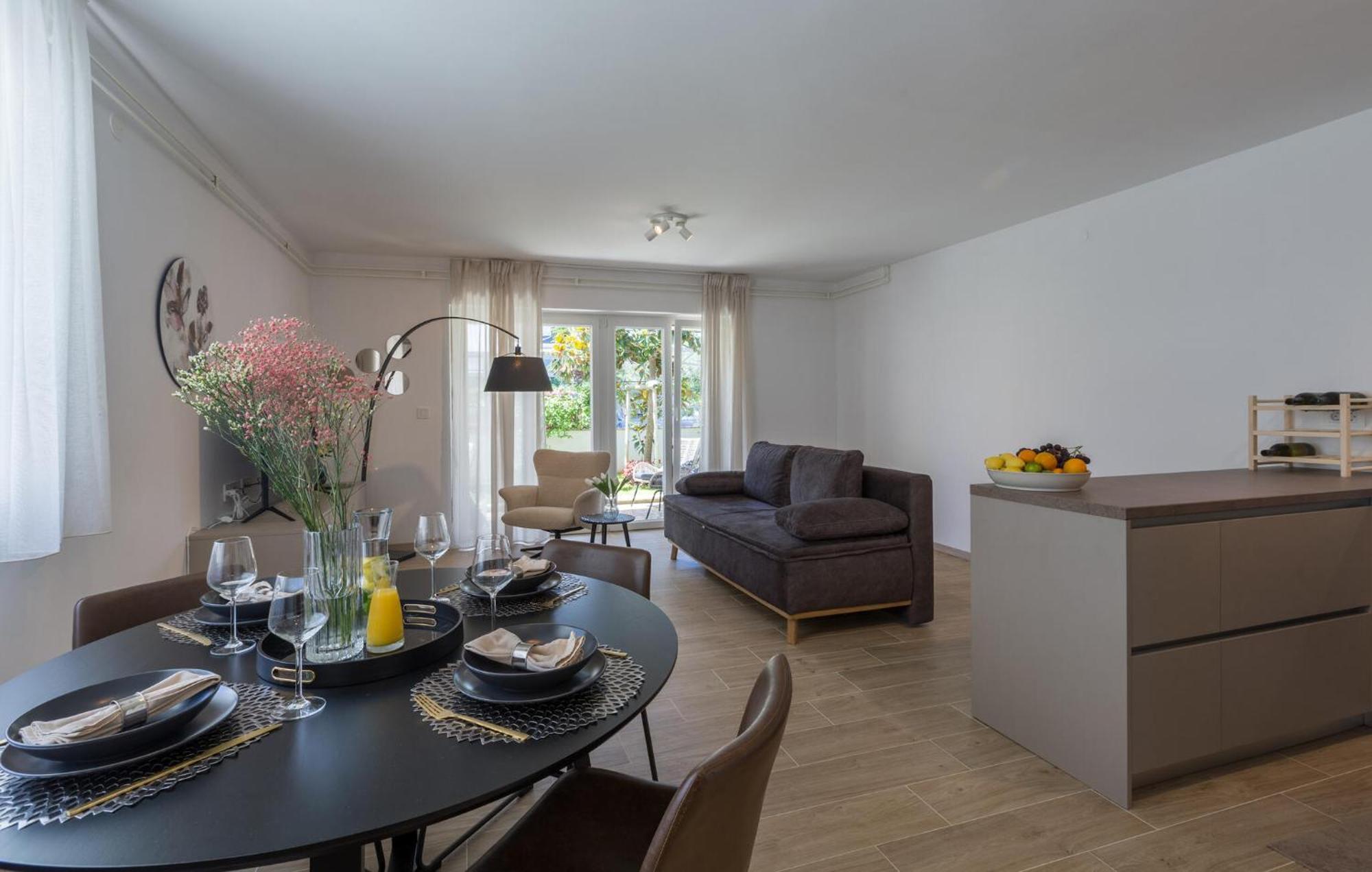 1 Bedroom Beautiful Apartment In Porec Exterior photo