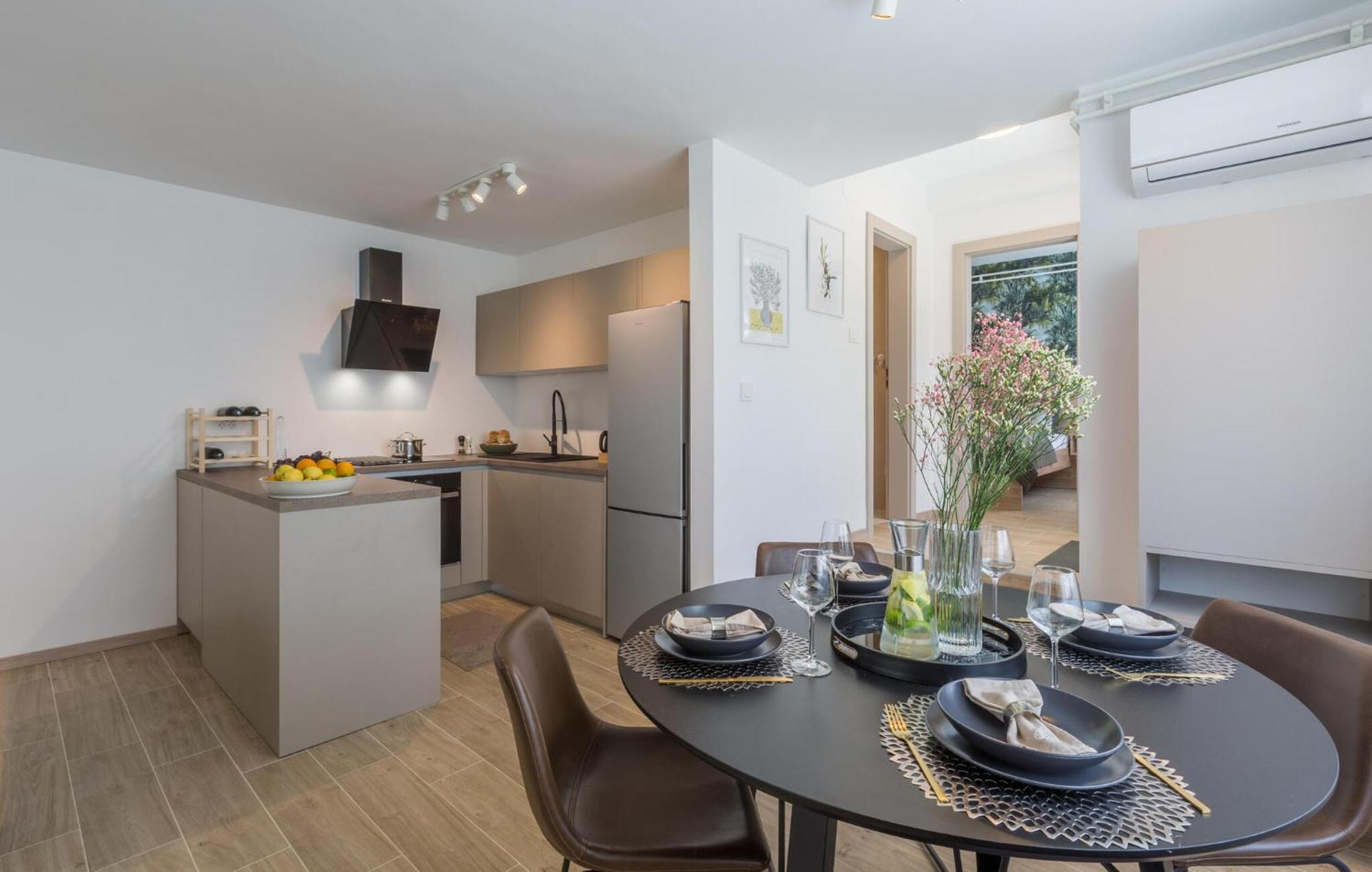 1 Bedroom Beautiful Apartment In Porec Exterior photo