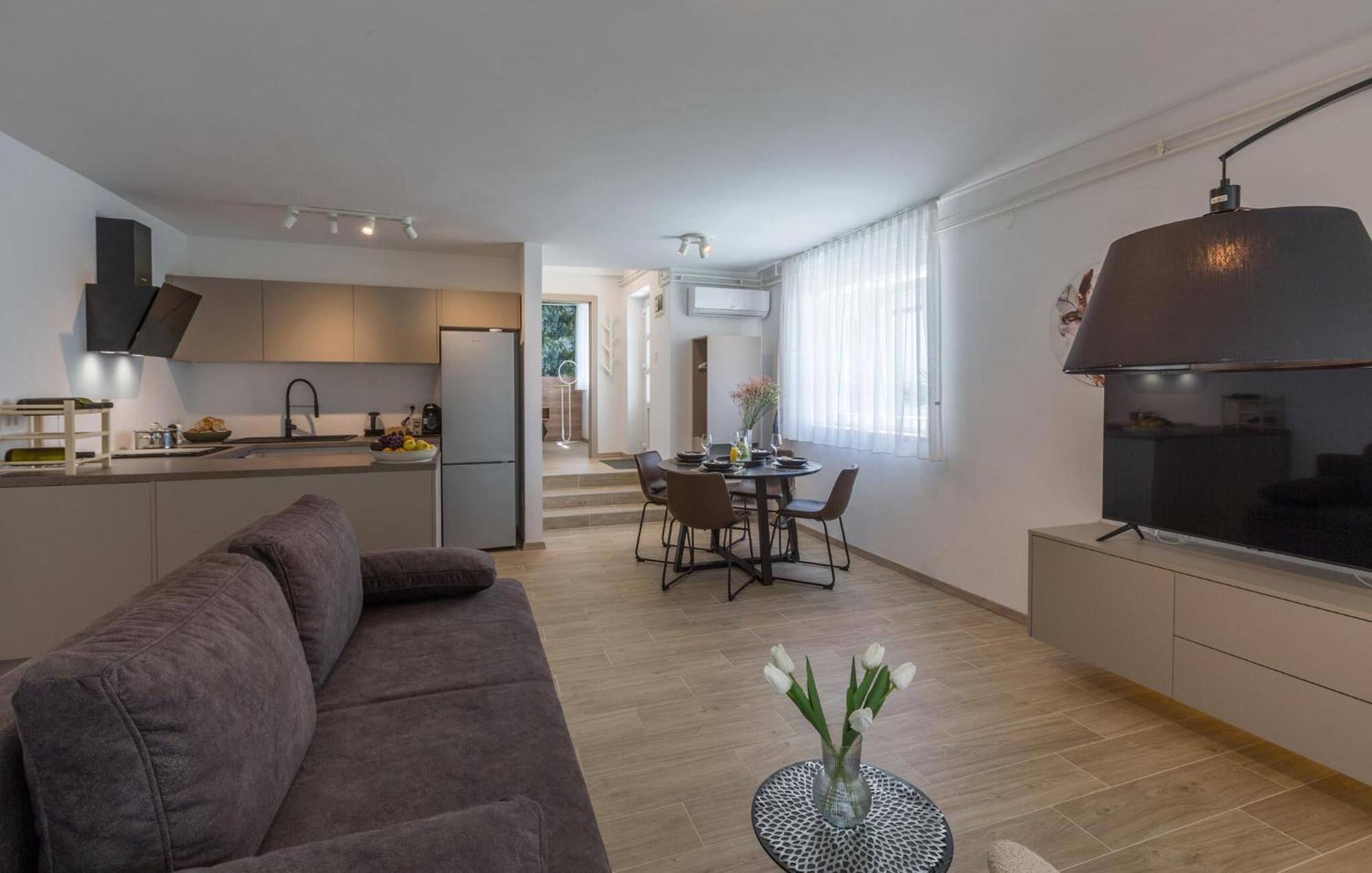 1 Bedroom Beautiful Apartment In Porec Exterior photo