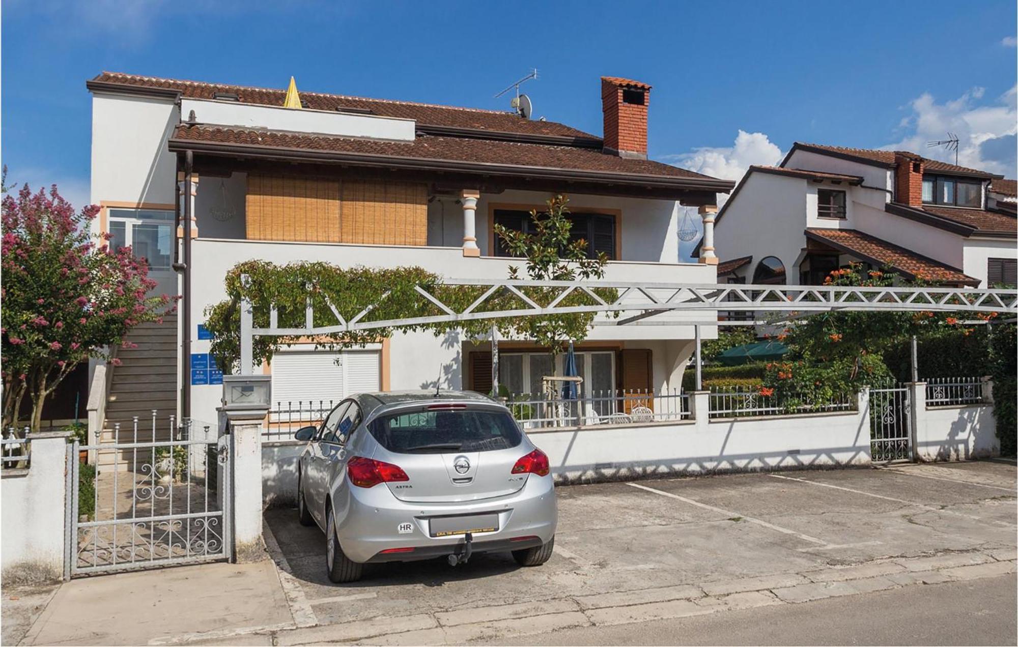 1 Bedroom Beautiful Apartment In Porec Exterior photo