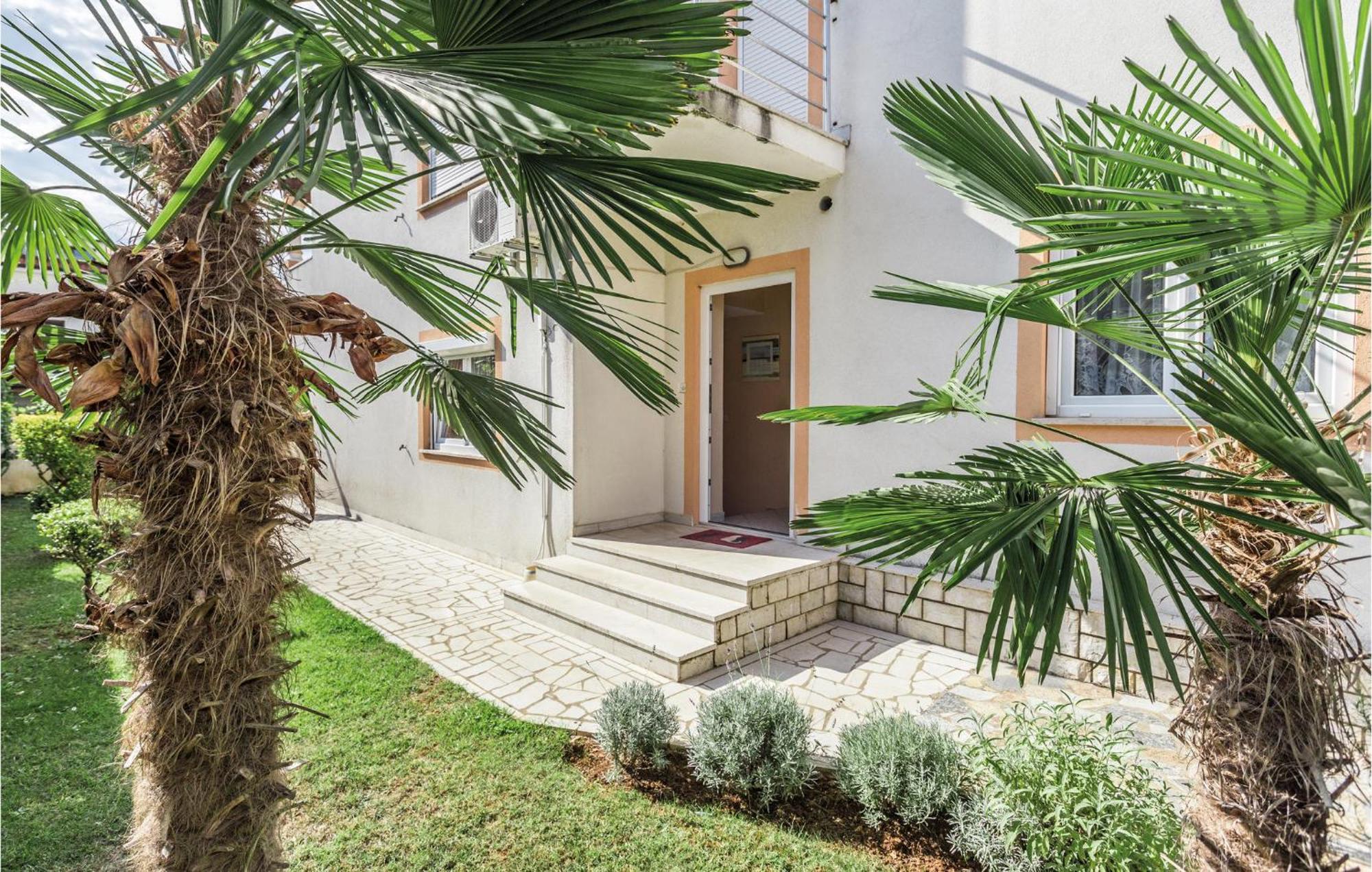 1 Bedroom Beautiful Apartment In Porec Exterior photo