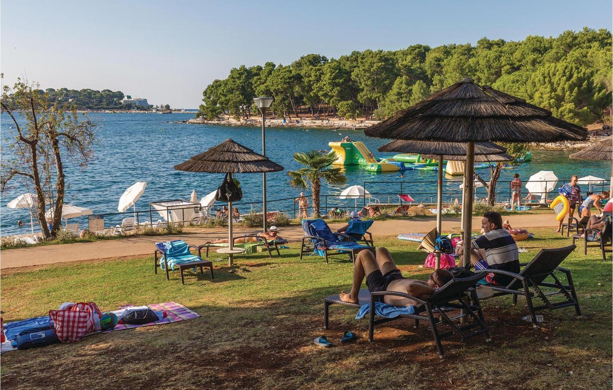 1 Bedroom Beautiful Apartment In Porec Exterior photo
