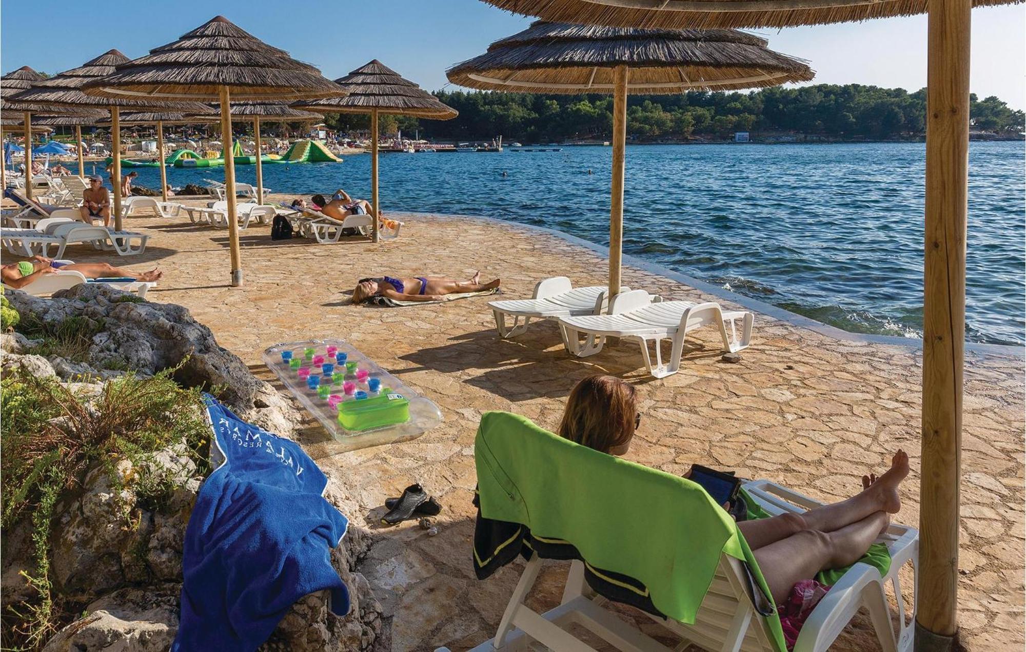 1 Bedroom Beautiful Apartment In Porec Exterior photo